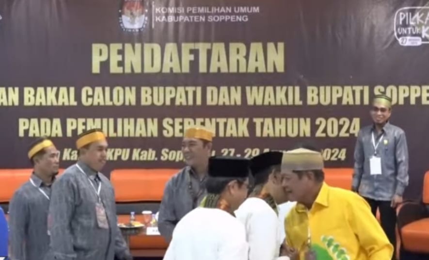 Bupati dan Ribuan Pendukung Antar Pasangan SUKSES Daftar di KPU Soppeng