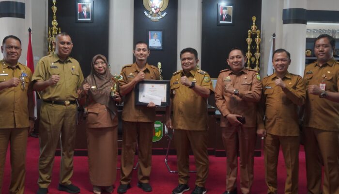 Prestasi Membanggakan, Dua ASN Luwu Terima Penghargaan dari Pj.Bupati