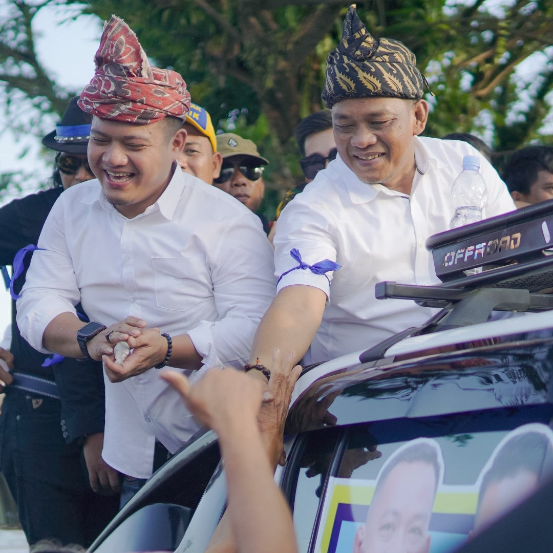 Pata-Dhevy Mulai Pendaftaran di KPU Luwu dengan Tradisi ‘Mappatabe’