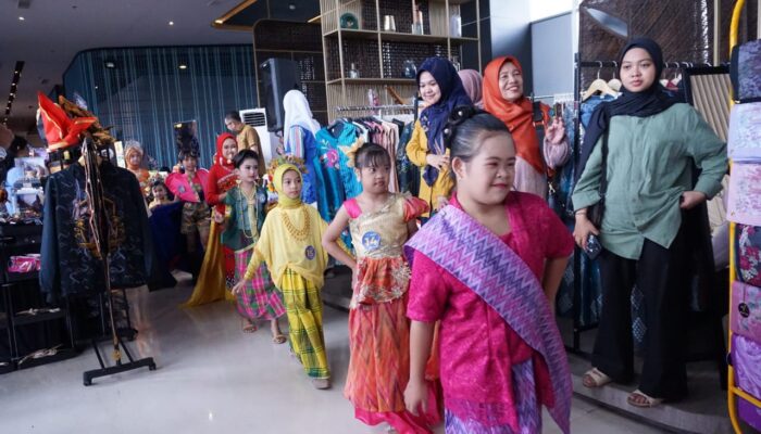 Fashion Show Pelajar, Perkenalkan Kain Tradisional Sulsel Sejak Dini