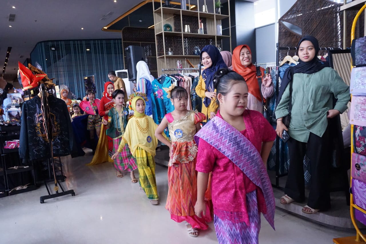 Fashion Show Pelajar, Perkenalkan Kain Tradisional Sulsel Sejak Dini