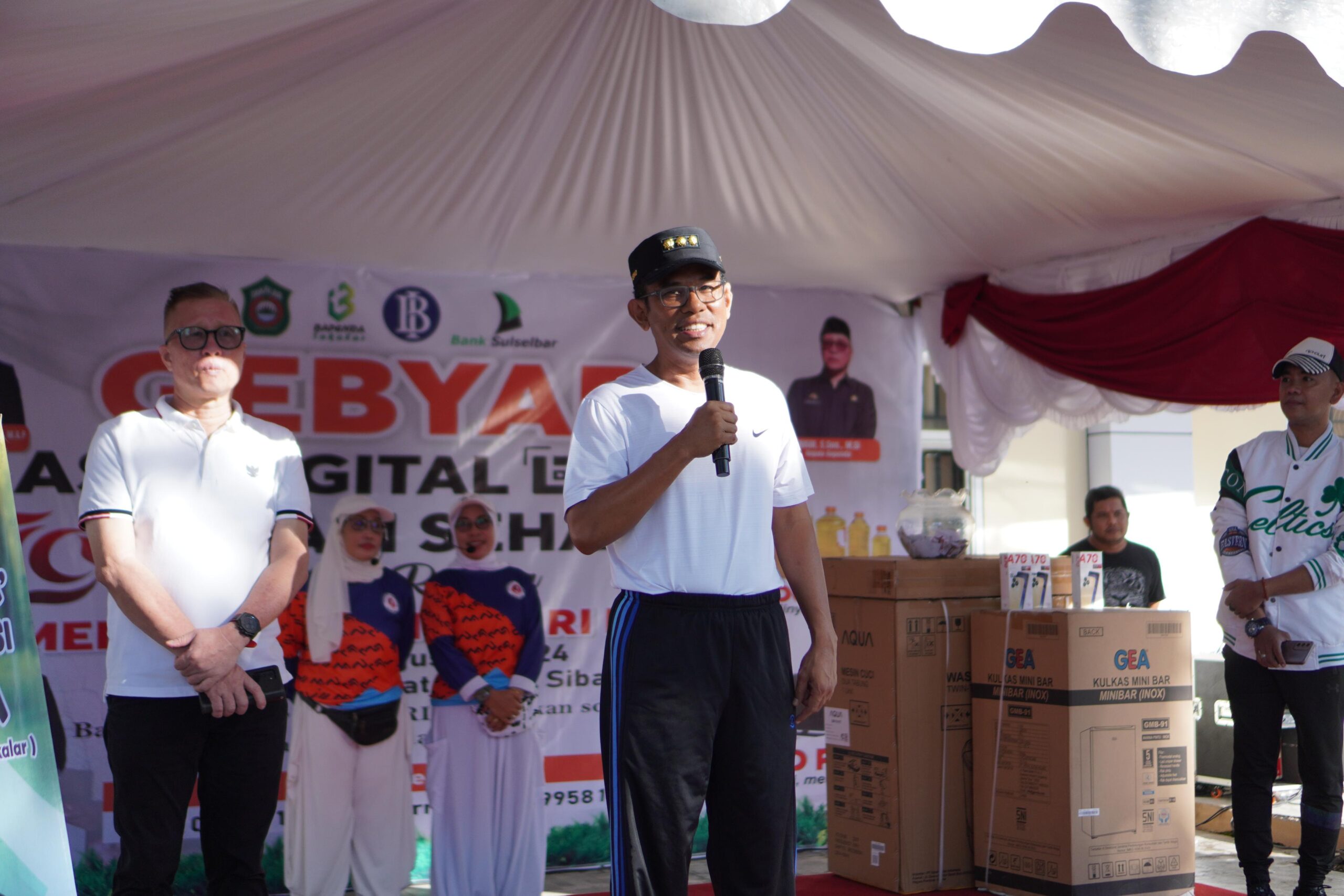 Senam Bersama, Pj Bupati Takalar Buka Gebyar ASN Digital Qris 2024