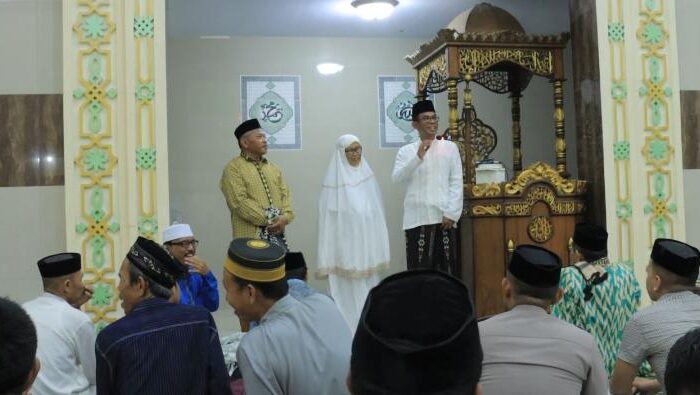 Pj Bupati Takalar Beri Hadiah Khusus ke Jamaah Tarawih yang Khatam Alqur’an