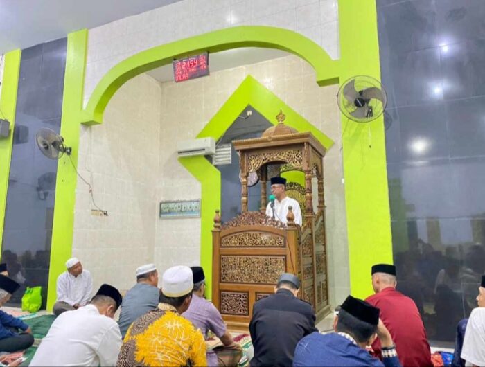 Pastikan Paket Sembako Terarah, Pj Bupati Tarawih Bersama di Galesong Selatan