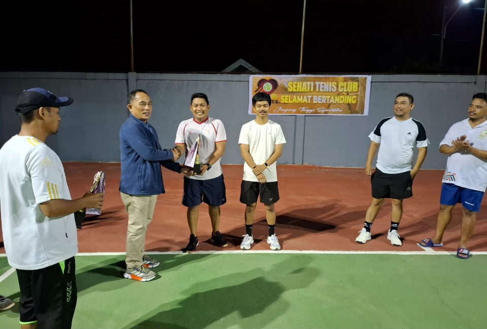 Husni Syam Tutup Turnamen Tenis Internal Club Sehati