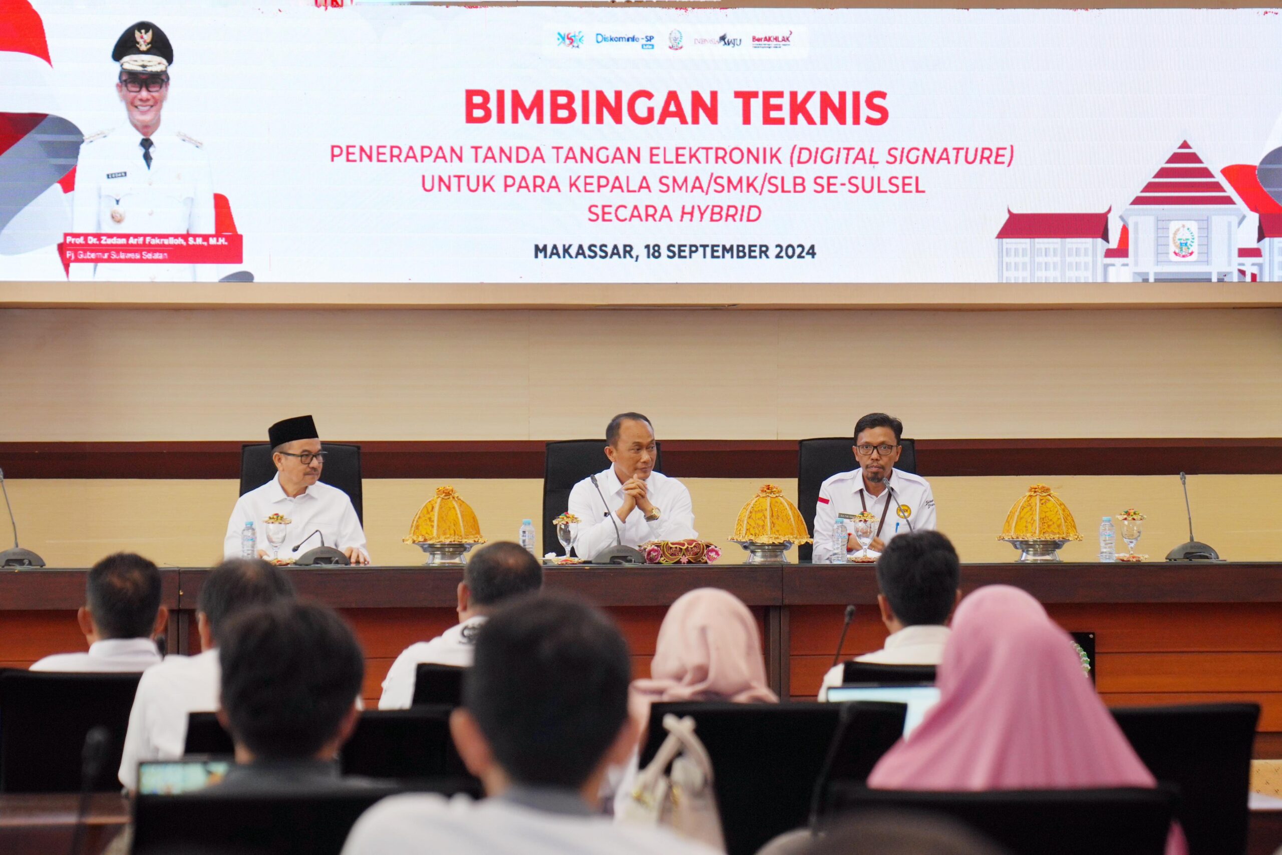 Kominfo dan Disdik Ajari Kepsek se-Sulsel Tandatangan Elektronik, Pj Gubernur Beri Apresiasi