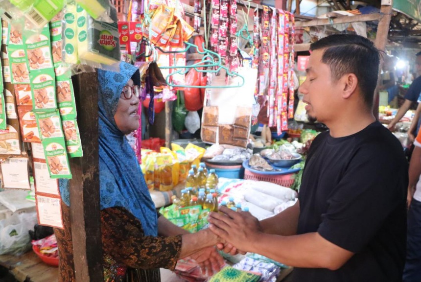 Komitmen Sejahterakan Pedagang, TSM MO Blusukan di Pasar Labukkang   