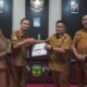 Pj Bupati Luwu Beri Bonus untuk ASN Berprestasi