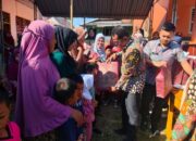Pj Bupati Takalar Serahkan Seragam Sekolah Gratis untuk Siswa Keluarga Miskin Ekstrim