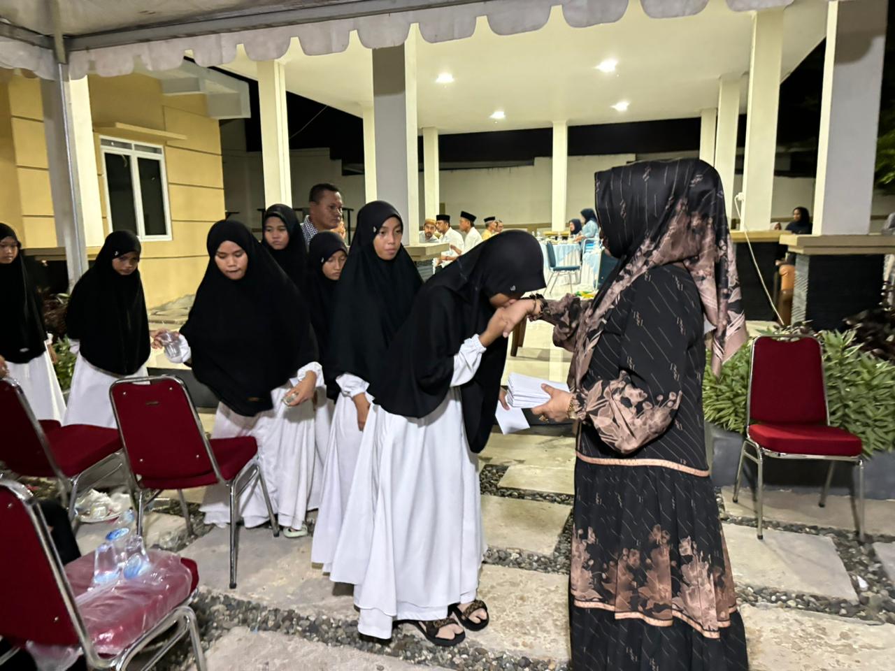 Nurhaenih Gelar Buka Puasa Bersama dan Berbagi Santunan