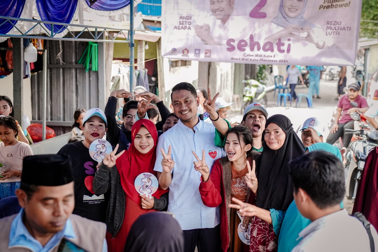Seto Susuri Lorong Pemukiman, Warga Rebutan Foto dan Salaman