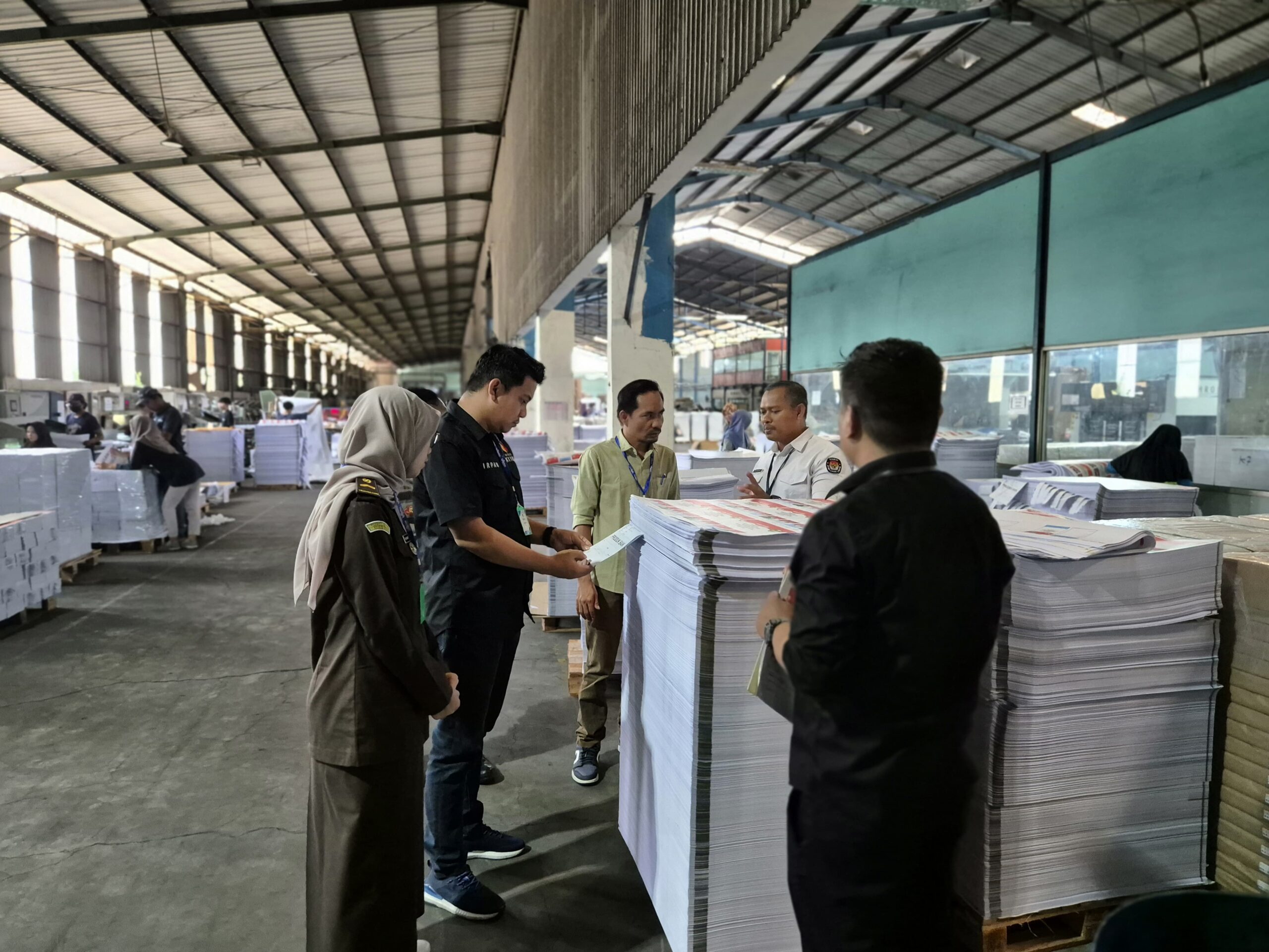 Bawaslu Awasi Percetakan 279.114 Lembar Surat Suara Pilkada Luwu