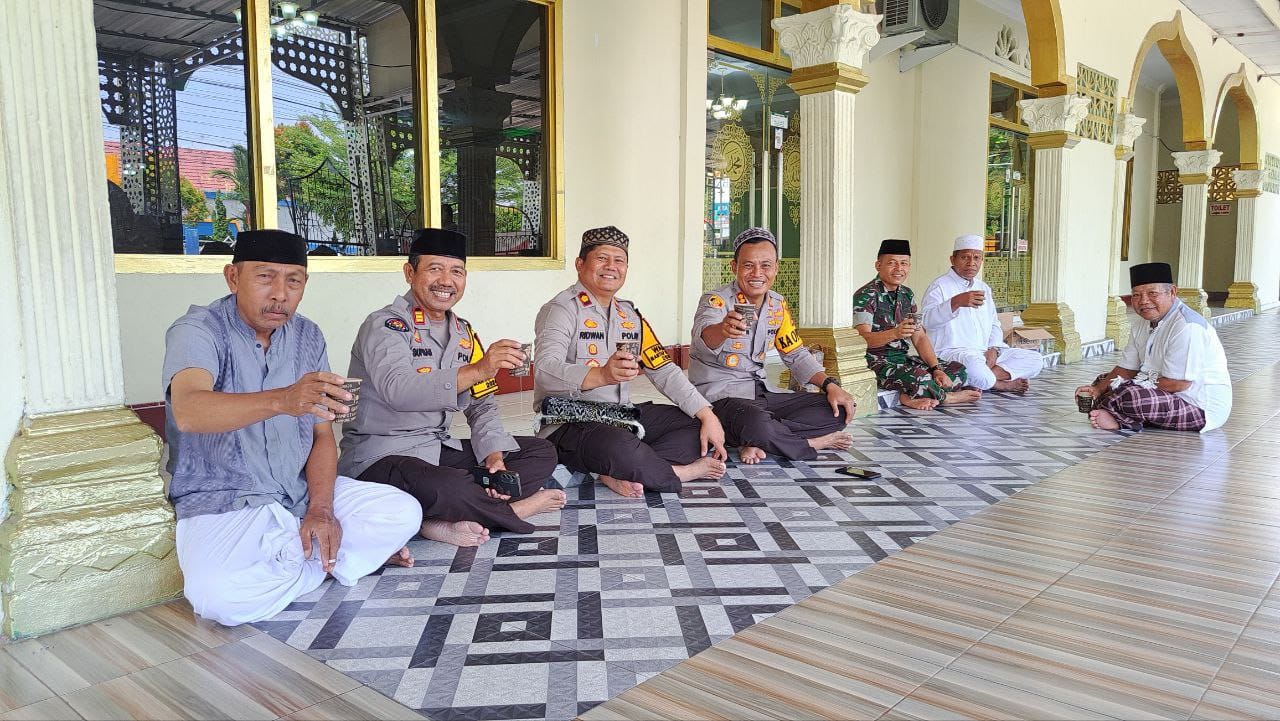 Polisi Santri Polres Palopo Bagikan Kopi Sholawat, Berikut Penjelasan Kapolres