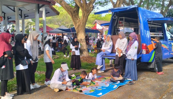 Jalan Sehat HUT Sulsel di Sidrap Dimeriahkan dengan Kehadiran Perpustakaan Keliling