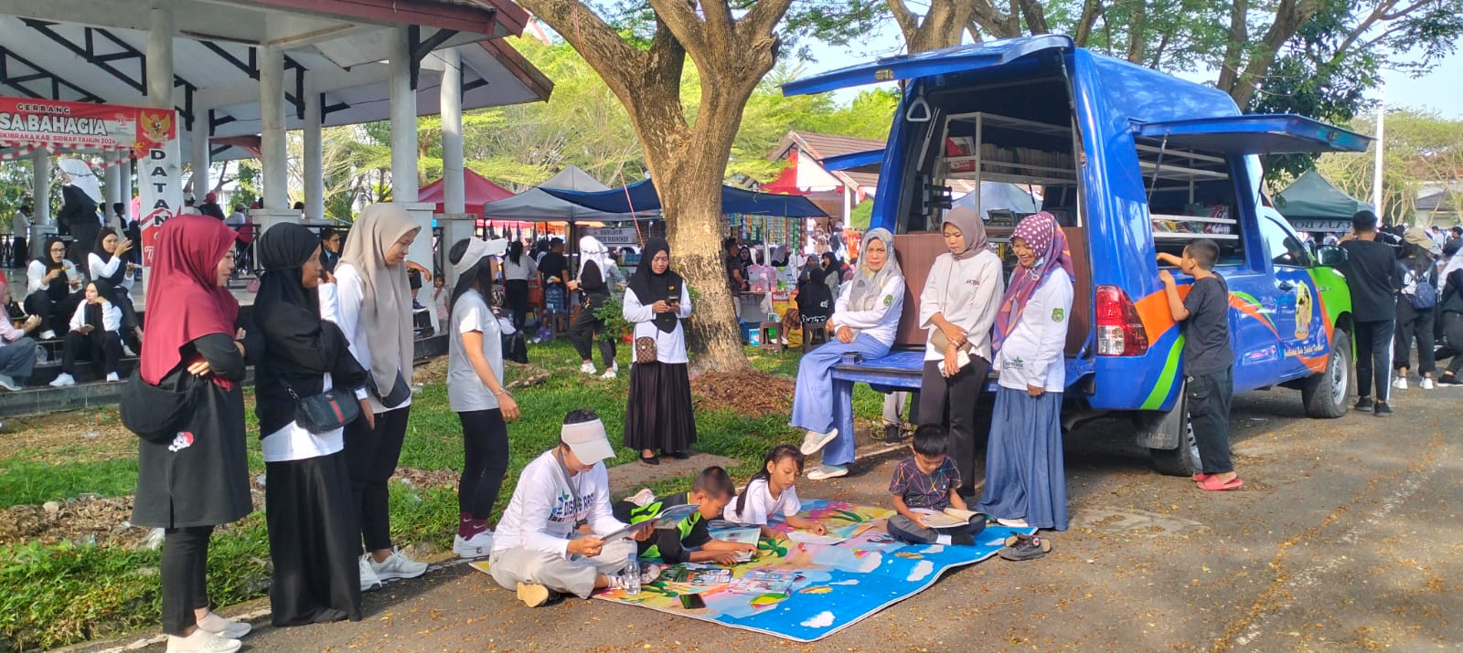 Jalan Sehat HUT Sulsel di Sidrap Dimeriahkan dengan Kehadiran Perpustakaan Keliling