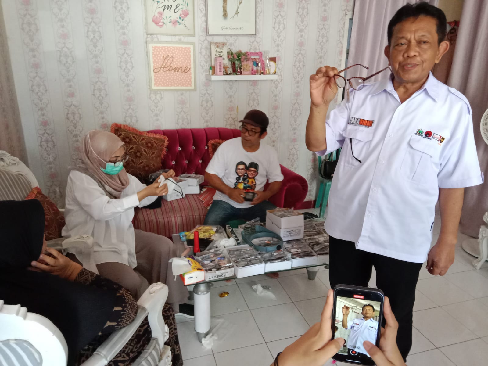 Warga Ajangale Antusias Ikuti Pemeriksaan Mata Gratis SipakaRioMi