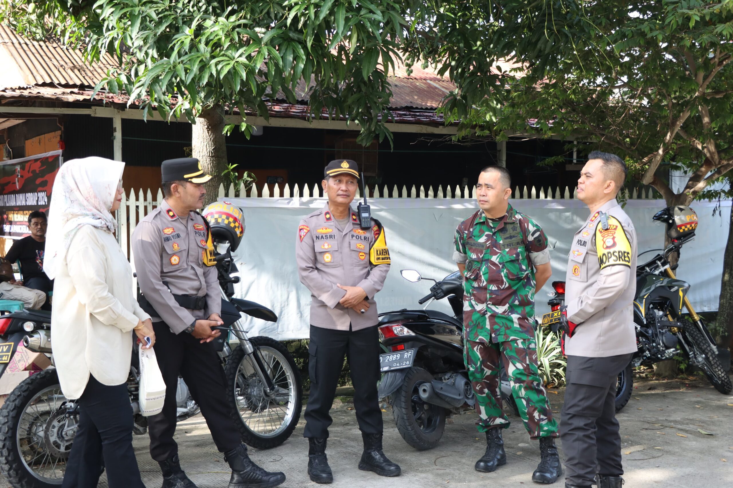 Pastikan Pilkada Aman, Kapolres dan Dandim Sidrap Gelar Patroli Gabungan