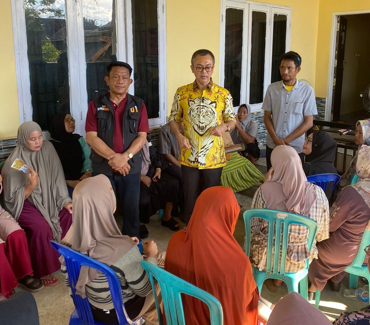 Bakti Sosial Pasangan Rio-Amir Sasar 4 Kecamatan di Bone