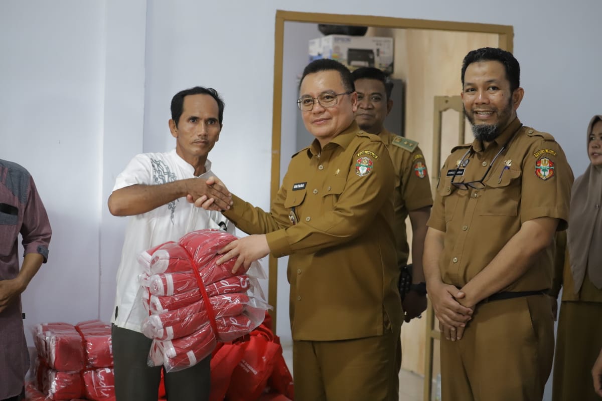 Pemkab Wajo Salurkan Bantuan Atensi KBK di Kelurahan Pimceng Pute