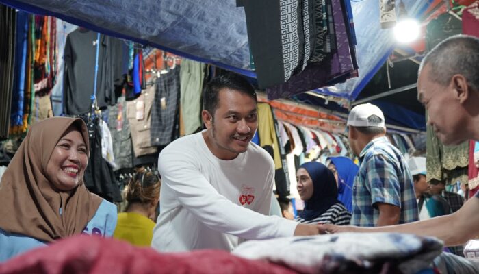 Seto Blusukan ke Pasar Senggol, Beli Baju hingga Borong Es Buah