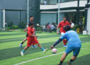 Masa Tenang, Andi Seto Pilih Melepas Penat Main Bola Bareng Pemuda dan Jurnalis