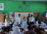 Wapres Gibran Uji Coba Makan Siang Gratis di SD Inpres 103 Hasanuddin