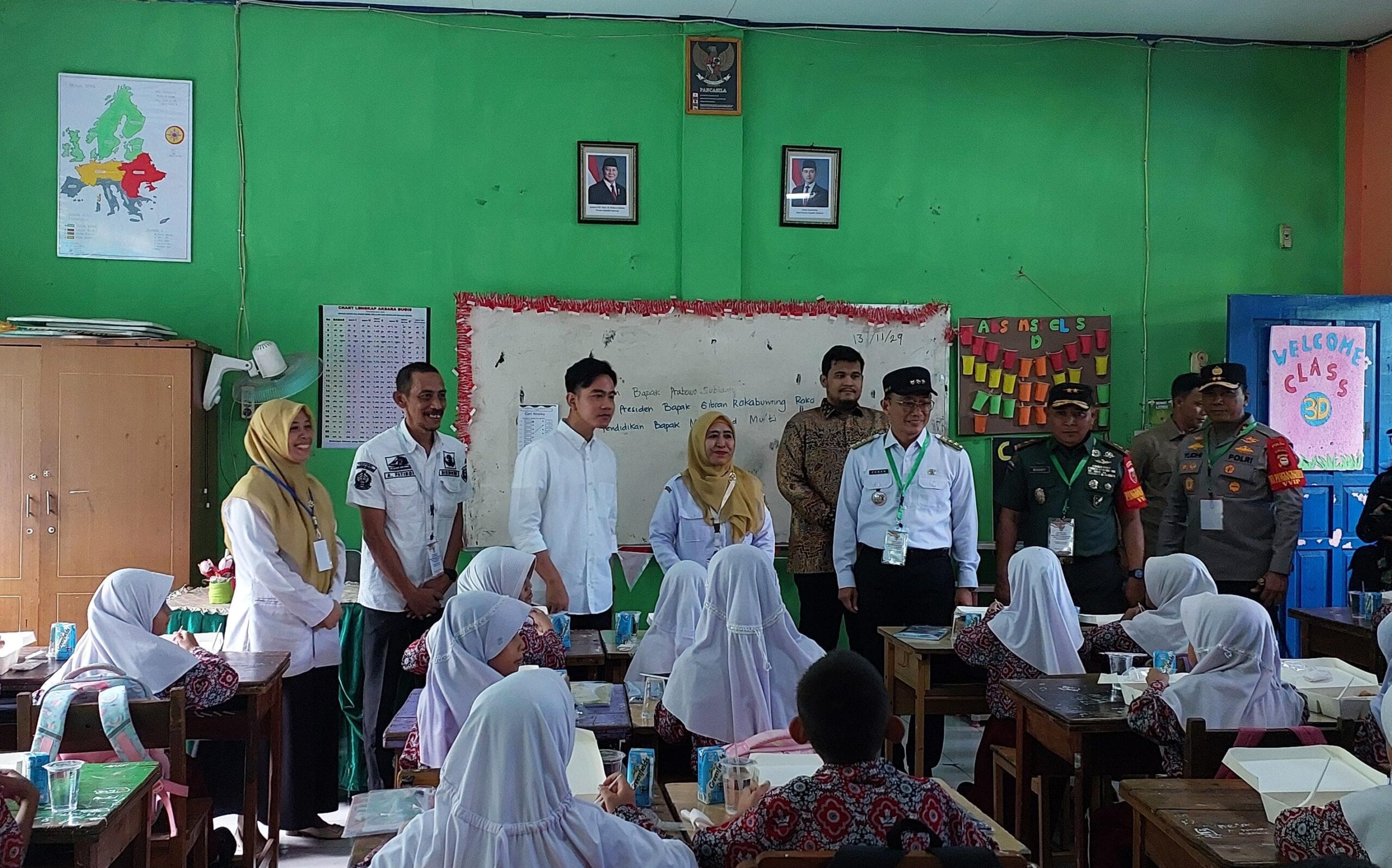 Wapres Gibran Uji Coba Makan Siang Gratis di SD Inpres 103 Hasanuddin
