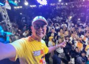 Rio-Amir Datang, Lapangan Mare Mendadak Jadi Lautan Manusia