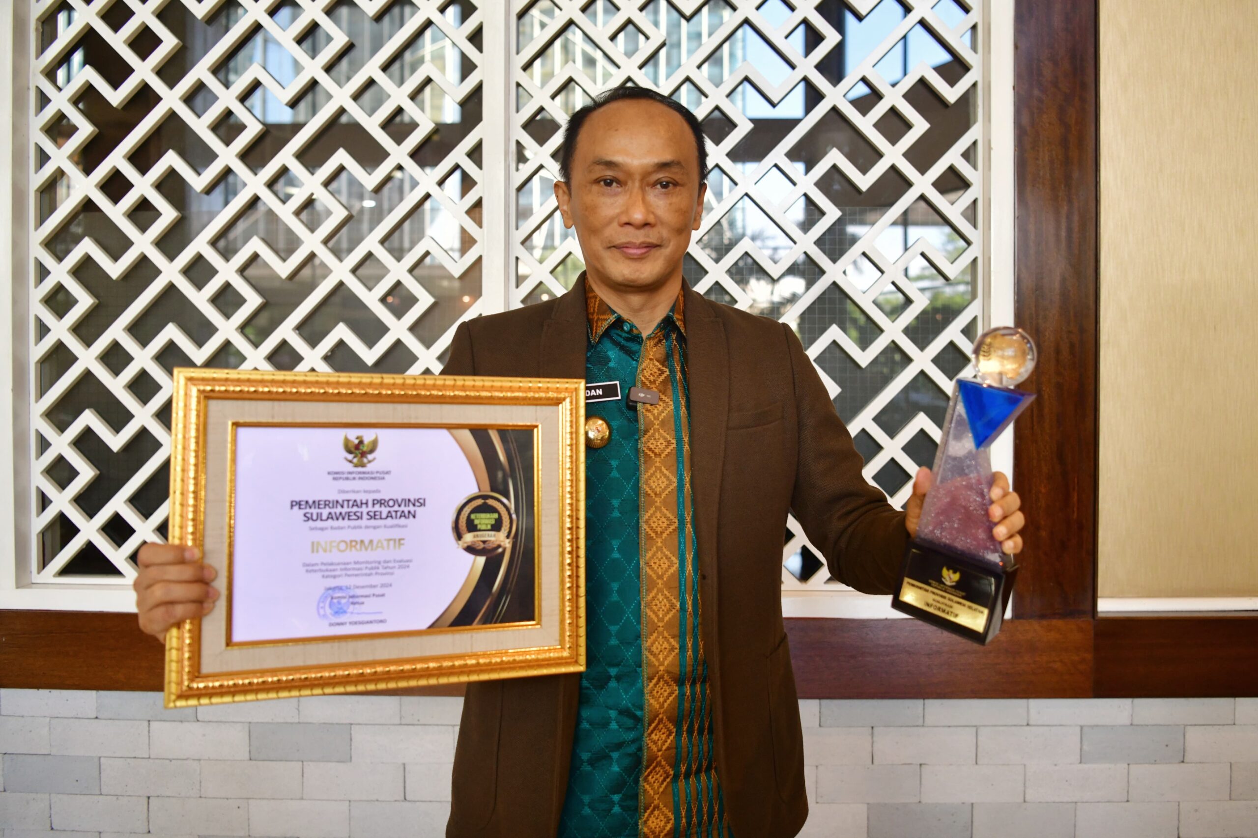 Pemprov Sulsel Raih Predikat Informatif untuk Keterbukaan Informasi Publik