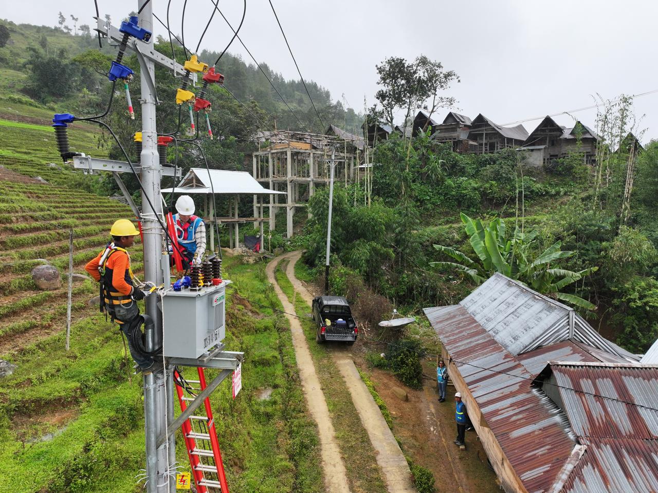 PLN Hadirkan Listrik 24 Jam untuk 14 Desa di Tana Toraja Jelang Natal