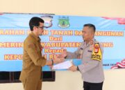 Pemkab Pinrang Serahkan Hibah Tanah untuk Kantor Polsek Watang Sawitto