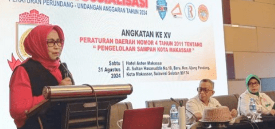 Apiaty Amin Syam Ajak Warga Makassar Makin Peduli Sampah
