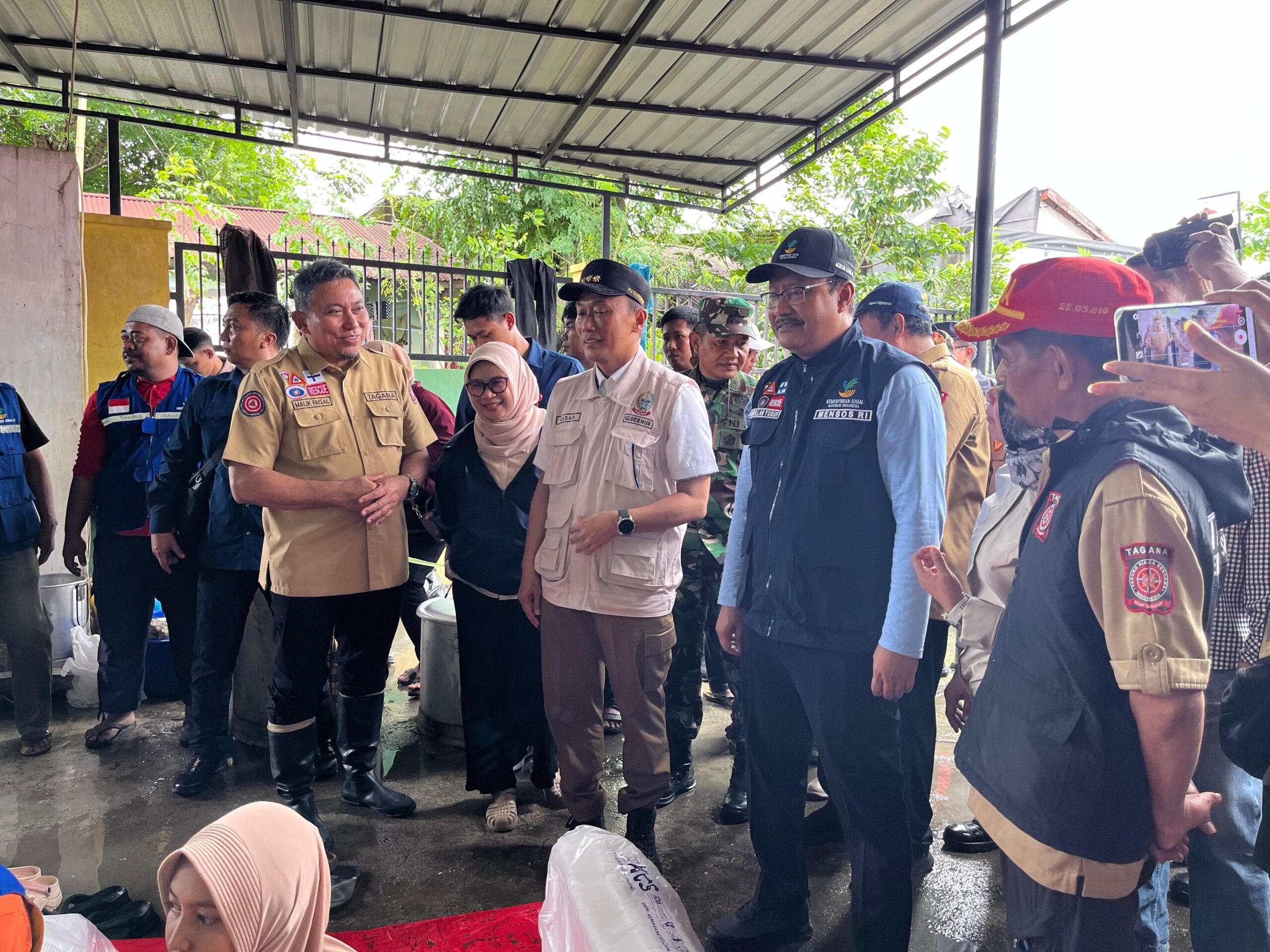 Gus Ipul dan Prof. Zudan Pantau Langsung Banjir di Perumnas Antang Makassar
