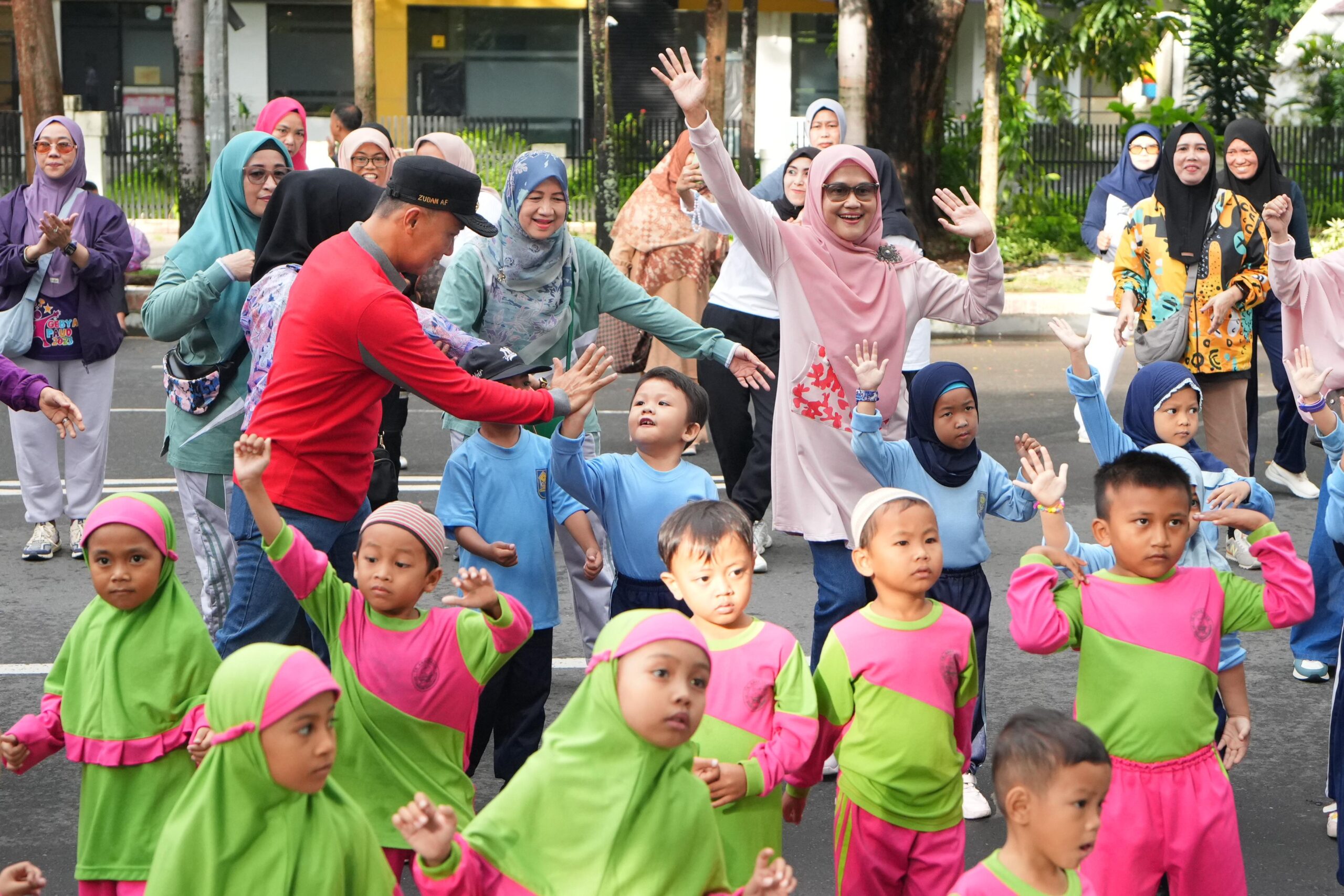 Pj Gubernur Sulsel Ajak Anak PAUD Senam dan Bermain untuk Latih Kemandirian