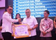 Bupati Luwu Timur Terima Penghargaan Zona Hijau dari Ombudsman