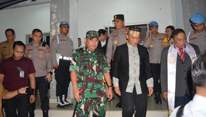 Pangdam XIV/Hasanuddin dan Forkopimda Pantau Misa Natal di Makassar