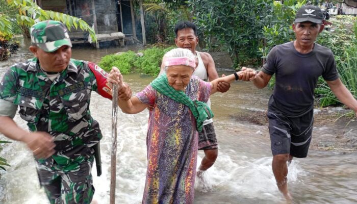 TNI Gerak Cepat Bantu Warga Terdampak Banjir di Sulsel