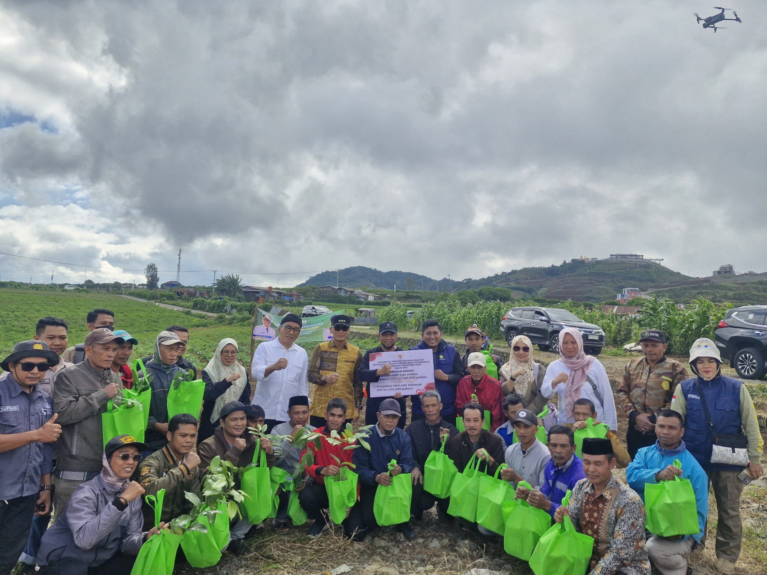 Ekonomi Hijau Sulsel, Prof. Zudan Pimpin Distribusi Jutaan Bibit