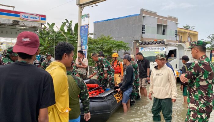 Dandim 1408 Makassar Turun Langsung Evakuasi Warga Terdampak Banjir