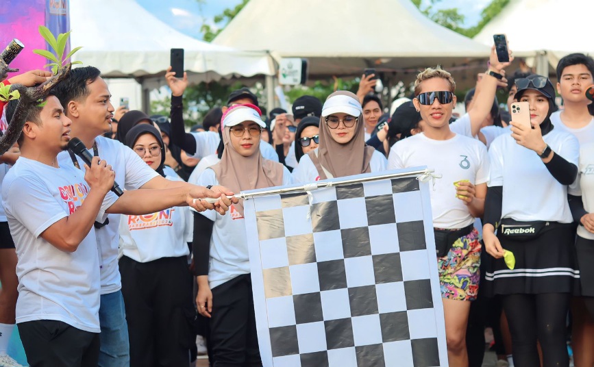 TSM Lepas Ratusan Peserta Jalan Sehat Color Run di Parepare