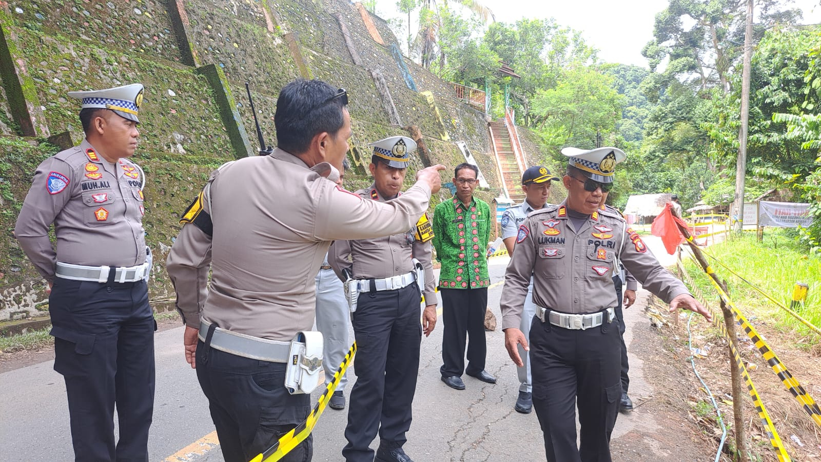 Polda Sulsel dan Sat Lantas Palopo Dalami Kecelakaan Minibus di KM.14