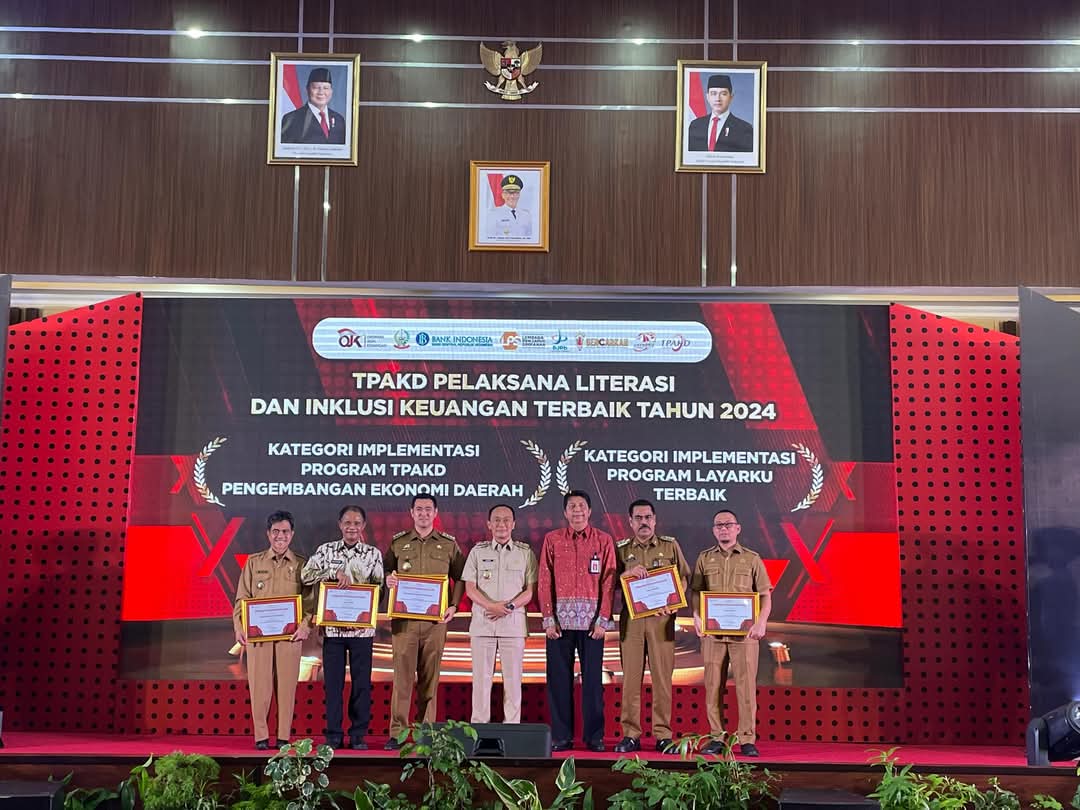 Pinrang Sabet Penghargaan Literasi dan Inklusi Keuangan di TPAKD Sulsel