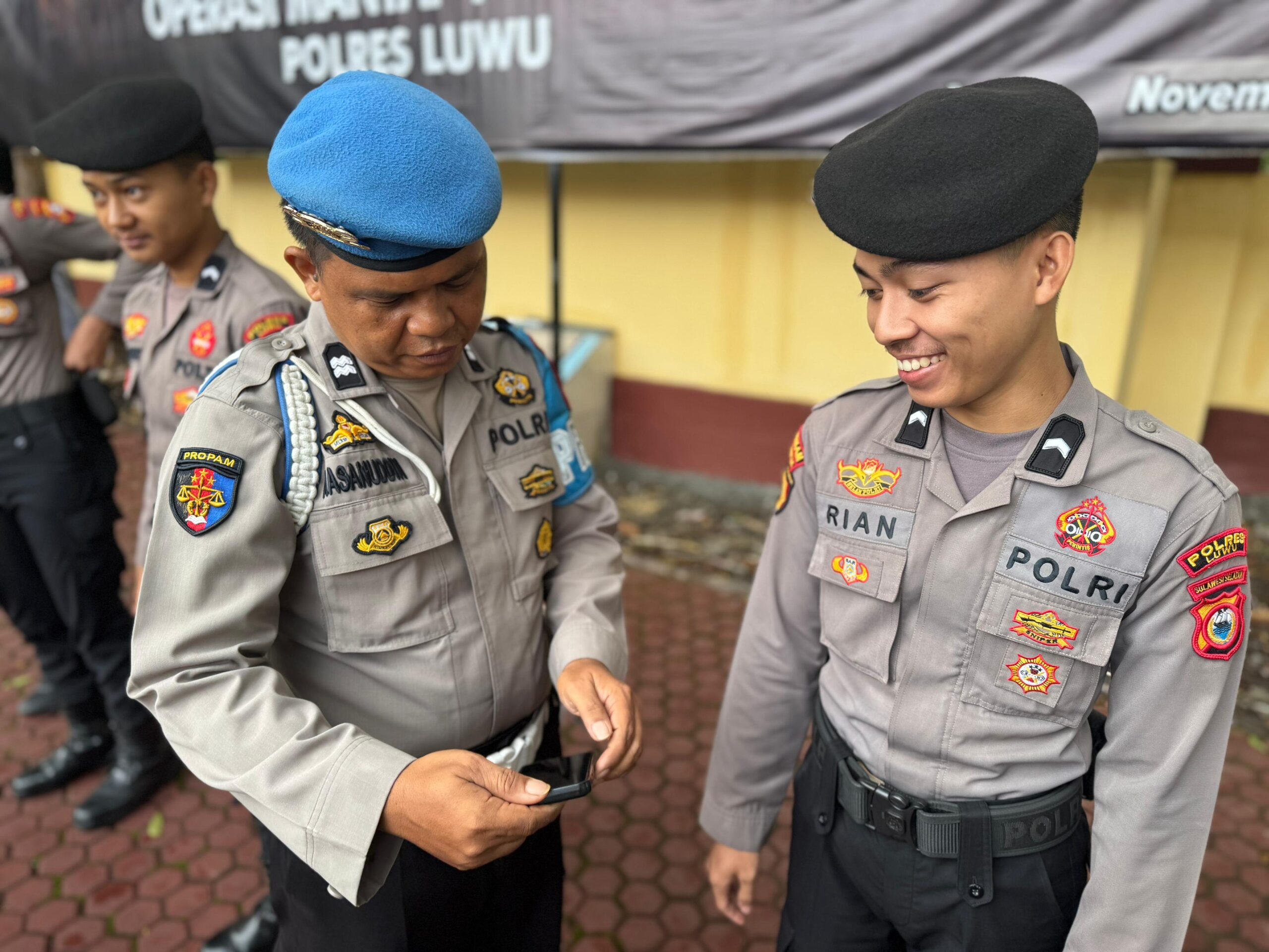 Propam Polres Luwu Periksa Handphone Anggota untuk Hindari Judi Online