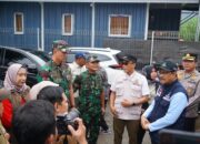 Brigjen Tri Saktiyono Dampingi Mensos Salurkan Bantuan untuk Korban Banjir
