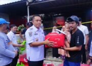 Pj Bupati Bone Salurkan Bantuan untuk Korban Kebakaran di BTN Amanda 2