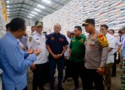 Kunjungan ke Bulog Sulsel, Kapolda dan Gubernur Pastikan Distribusi Lancar