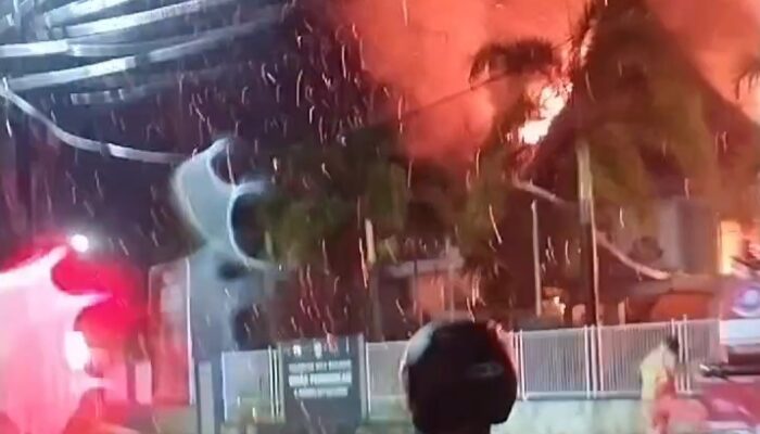 Kantor Dinas Pendidikan Kota Makassar Ludes Terbakar