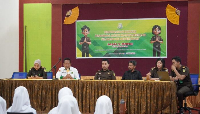 Perangi Narkoba dan Cyberbullying, Kejaksaan Negeri Bone Gelar Sosialisasi di MAN 1 Bone