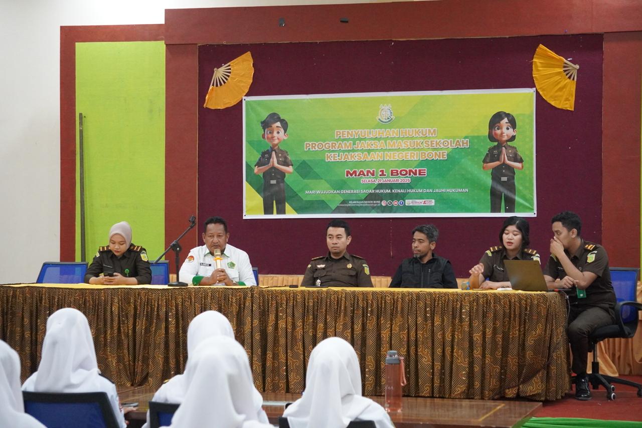 Perangi Narkoba dan Cyberbullying, Kejaksaan Negeri Bone Gelar Sosialisasi di MAN 1 Bone