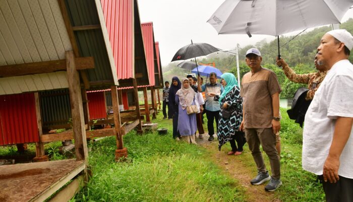Kunjungi Pesantren Alam Indonesia di Barru, Prof Fadjry Siap Bantu Bibit Ternak Varietas Unggul